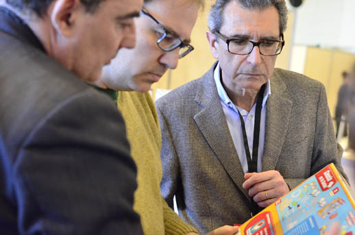 Jurado deliberando Premios Ibertoy mejores juguetes 2014