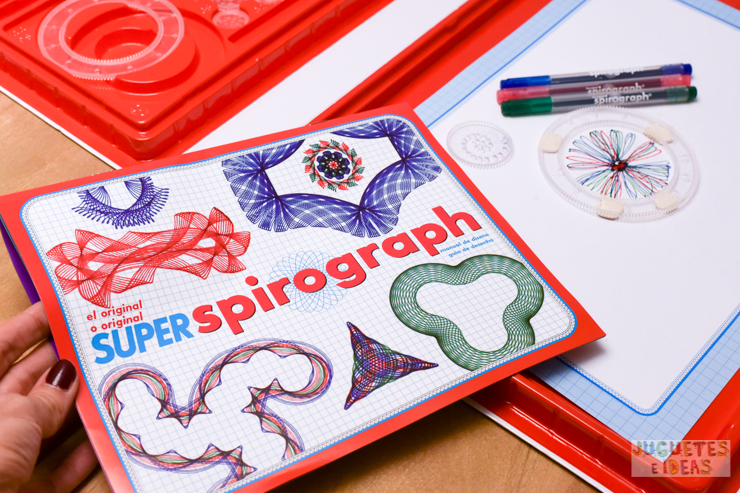 hacemos-disenos-geometricos-con-spirograph-de-fabrica-de-juguetes-2
