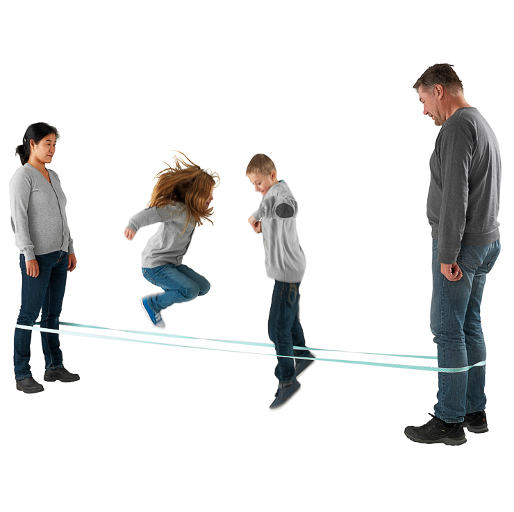 ikea-lattjo-2015-familia-jugando-cinta-elastica-PE520885-lowres