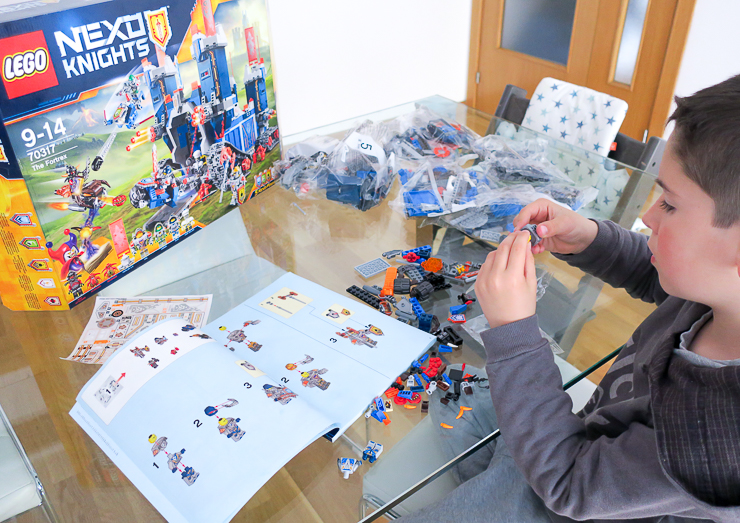 lego-presenta-su-nueva-linea-nexo-knights-los-caballeros-del-futuro-5
