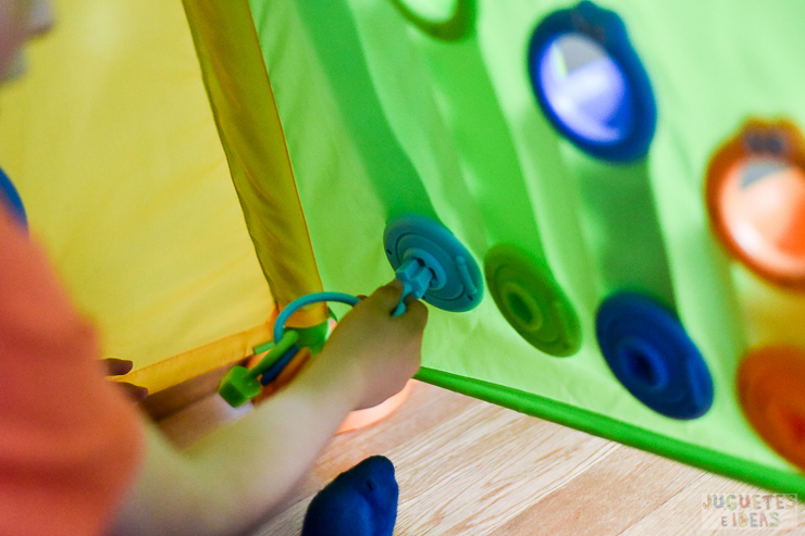 yookidoo-discovery-playhouse-la-casita-plegable-de-actividades-de-toctoys-sorteo-en-juguetes-e-ideas-6